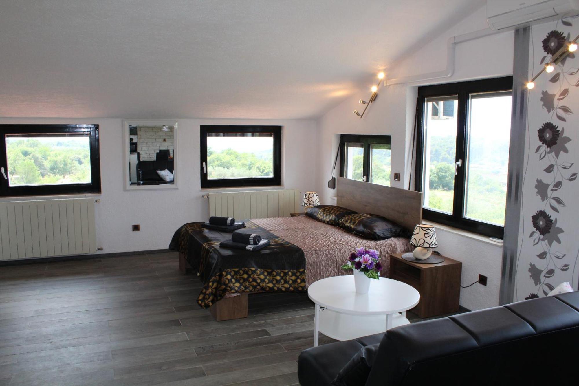 Villa Kimberly โรวีน ภายนอก รูปภาพ